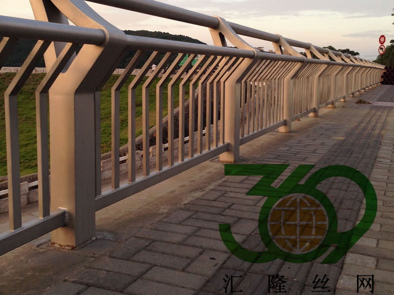 橋梁防撞護欄