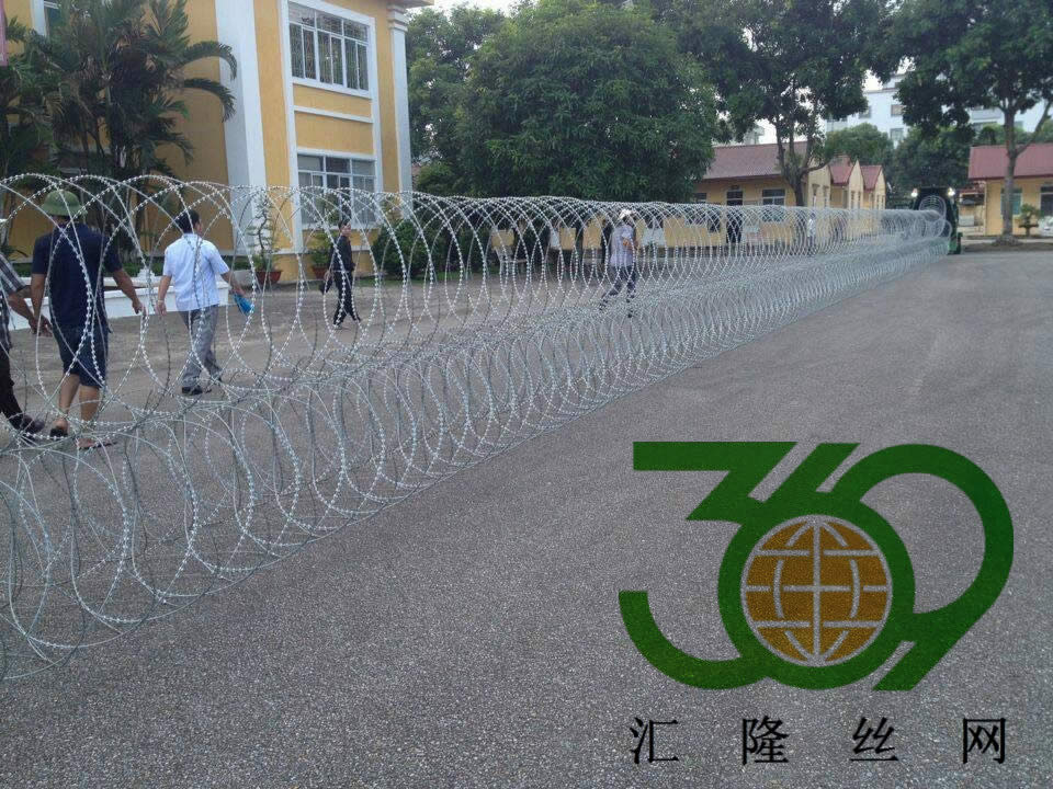 刀刺網(wǎng)布障車