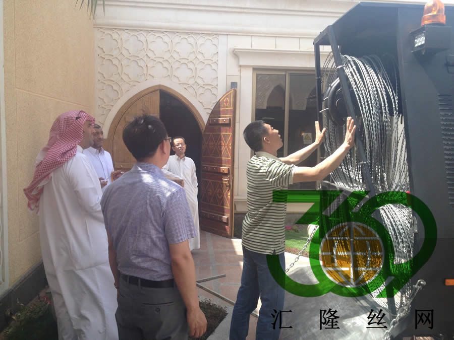 全自動防暴布障車