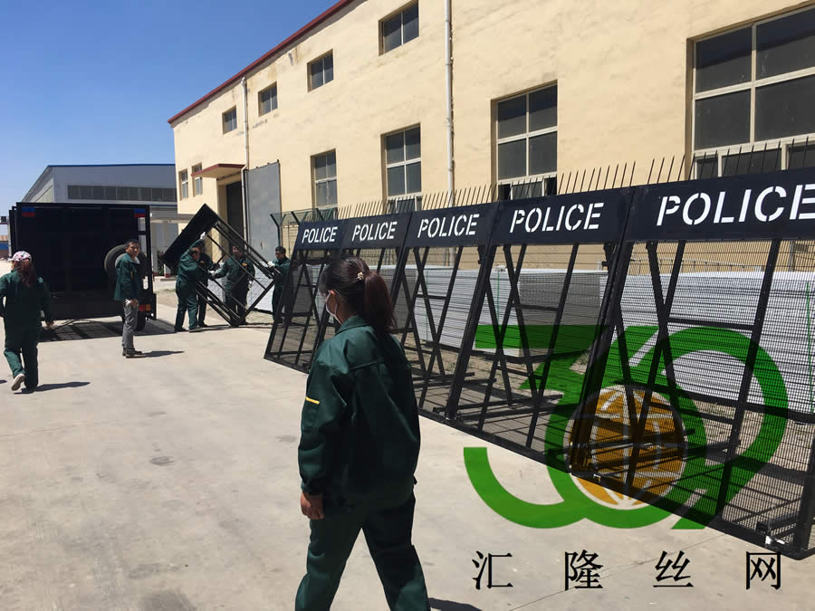 全自動防暴布障車