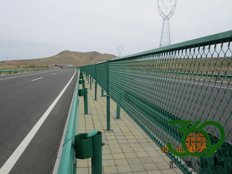 高速公路護(hù)欄